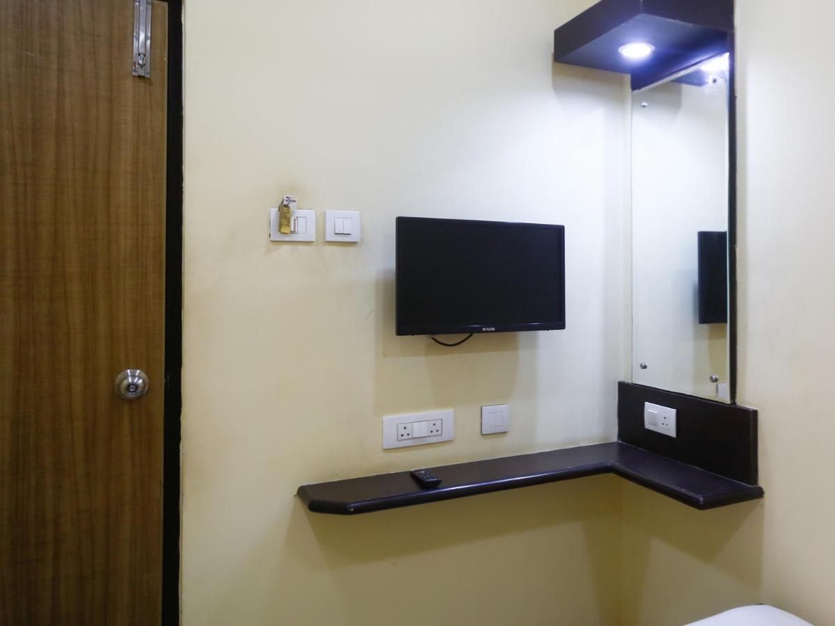 Madrasi Airport Hotel - Saibala Chennai Esterno foto