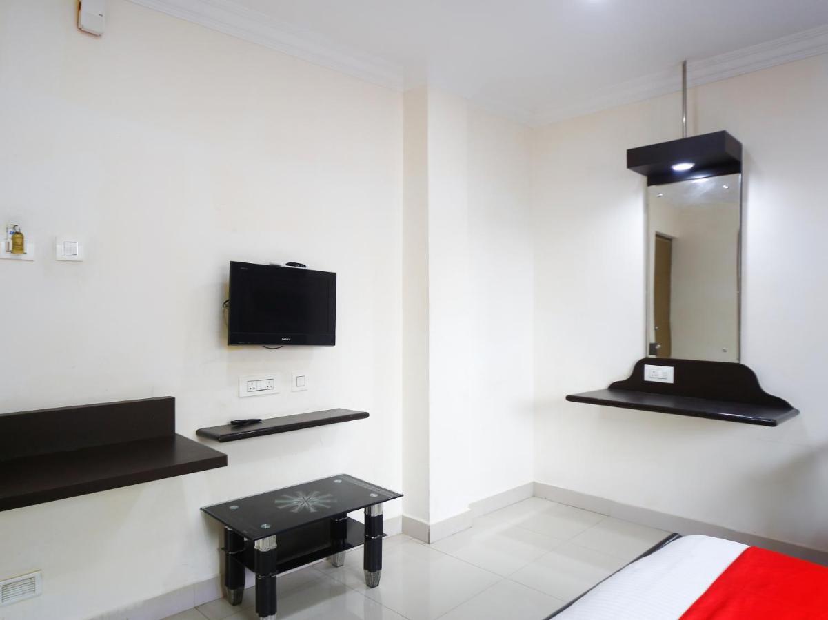 Madrasi Airport Hotel - Saibala Chennai Esterno foto